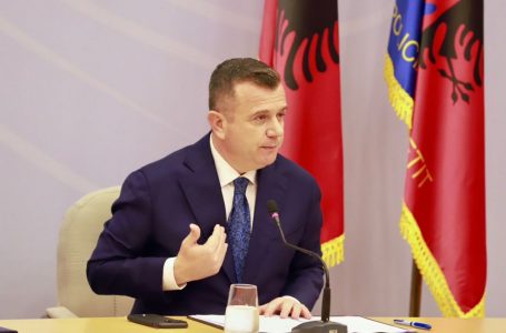 Tifozët kuqezi pushtojnë Dortmundin, ministri Balla: Shqiptarët dinë të shkëlqejnë me sjelljen e tyre
